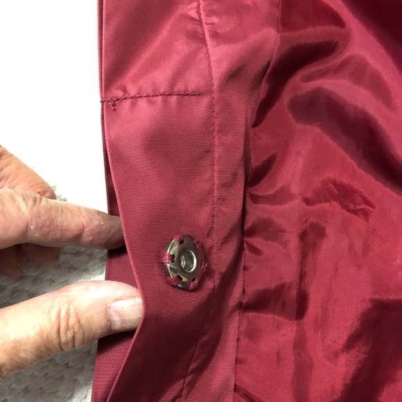 21. In wear coat - Picture 10 of 16